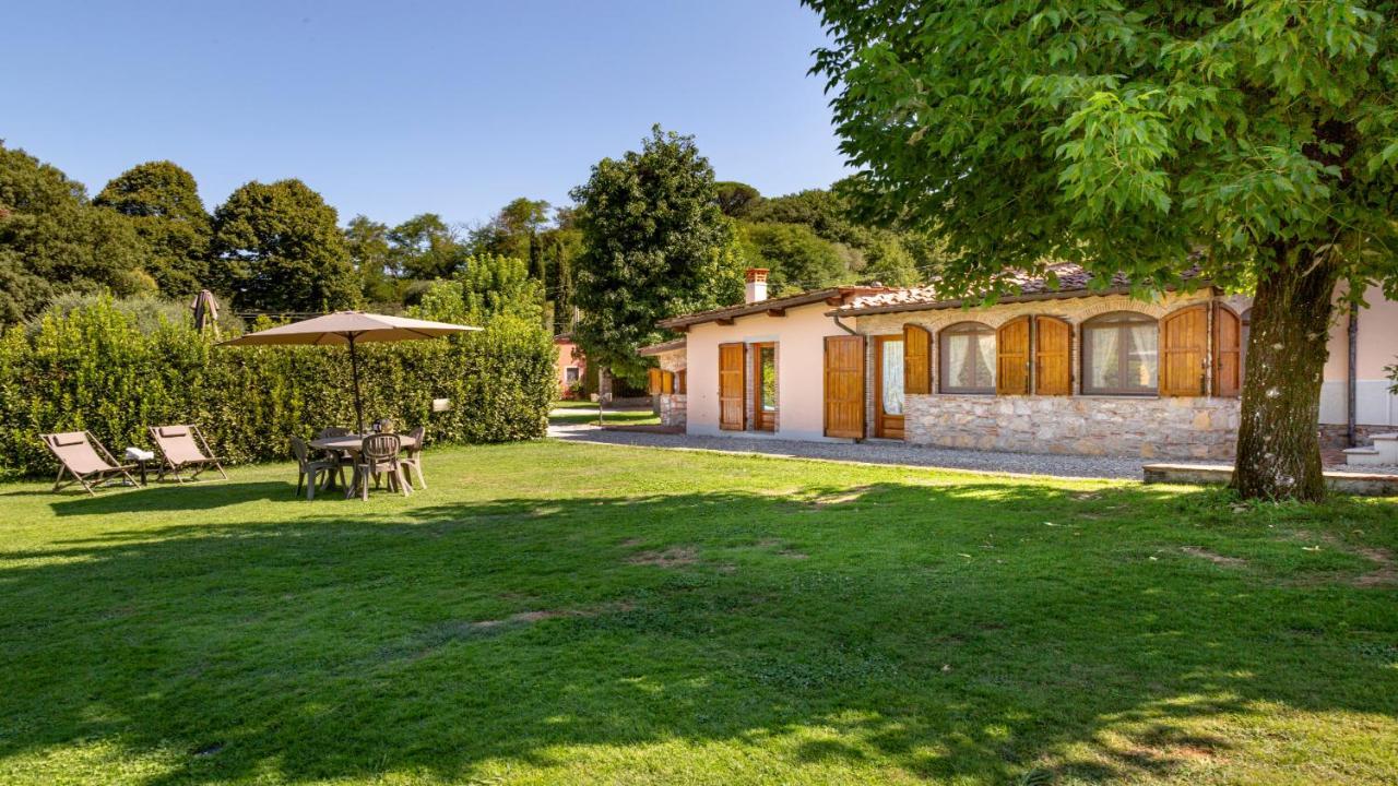 Il Cottage Di Patrizia Лукка Экстерьер фото